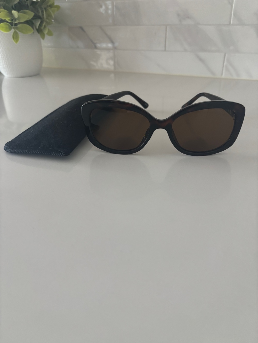 Icon Women’s Cat-Eye Sunglasses Readers 2.0  in Dark Tortoise